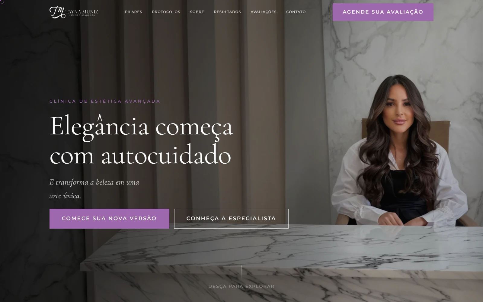 Site real da Dra. Tayna Muniz com fotografia em destaque, superfícies em mármore e detalhes lilás